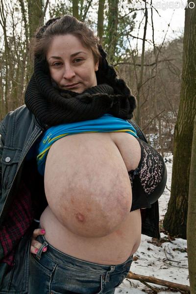 15P Busty mature babe pulls humongous tits out in the cold
