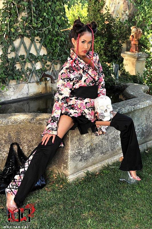 16P Danika asian amateur strips her kimono and fingers