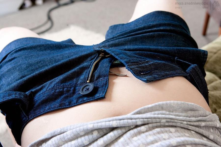 15P Sexy Pale And Hairy Amateur Girl Lets Us Get Close Up