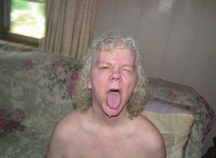 18P kinky amateur granny poser at home