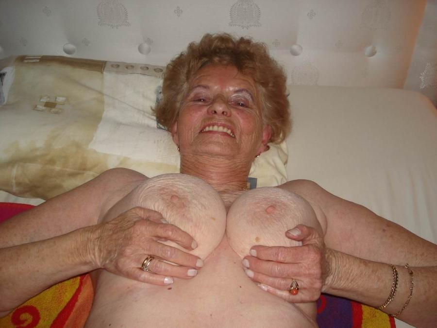 20P very old amateur granny poser at home