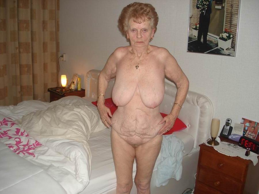20P very old amateur granny poser at home