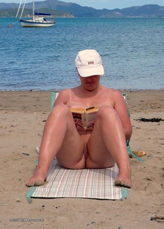 10P Blonde wild bbw posing naked at the beach