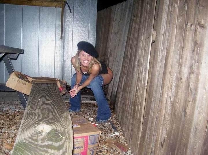 18P russian voyeur teens pissing on a public places