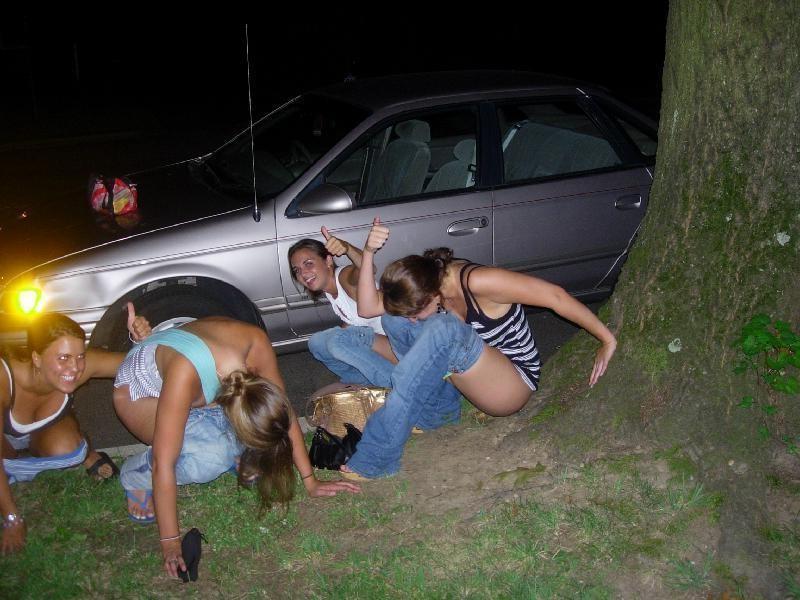 18P russian voyeur teens pissing on a public places