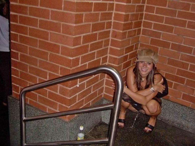 18P russian voyeur teens pissing on a public places