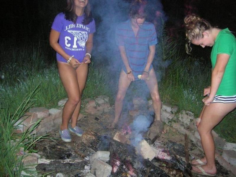 18P russian voyeur teens pissing on a public places