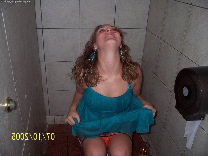 18P russian voyeur teens pissing on a public places
