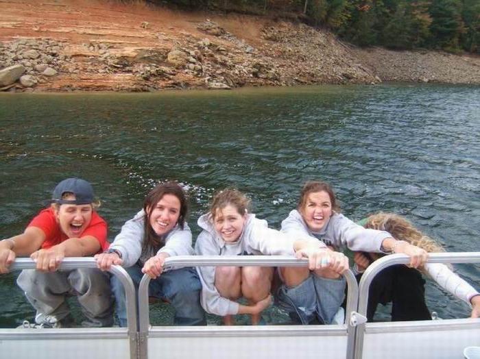 18P russian voyeur teens pissing on a public places