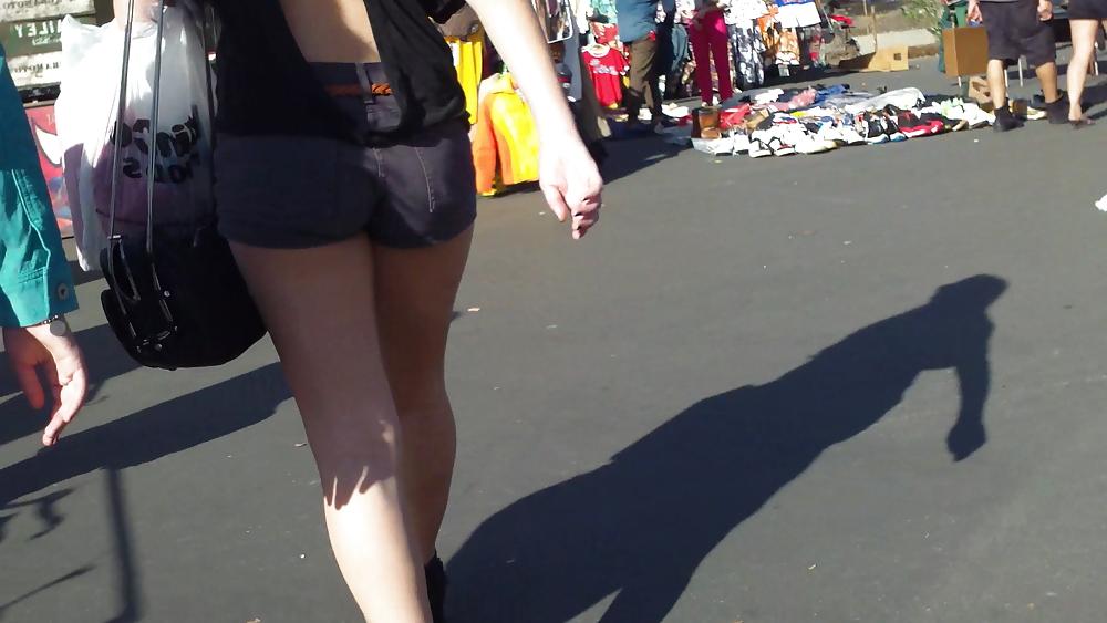 25P Sexy teen girls ass & butt in shorts 