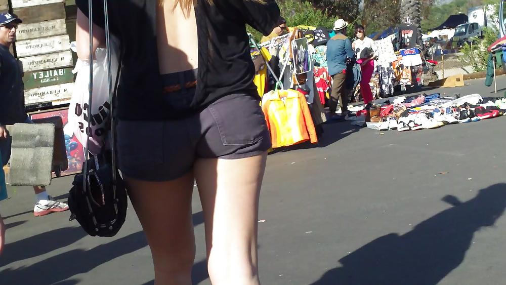 25P Sexy teen girls ass & butt in shorts 