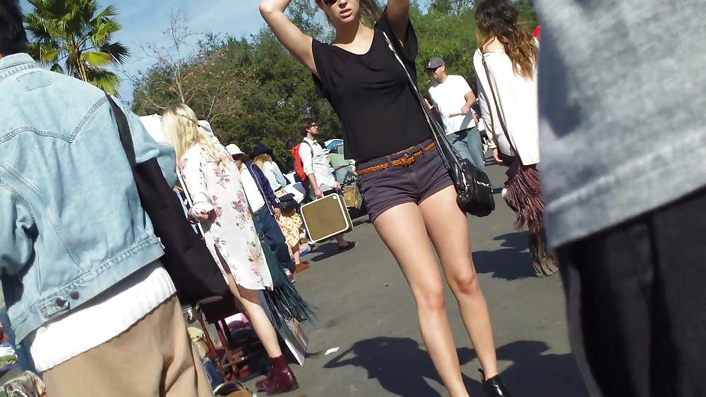 25P Sexy teen girls ass & butt in shorts 