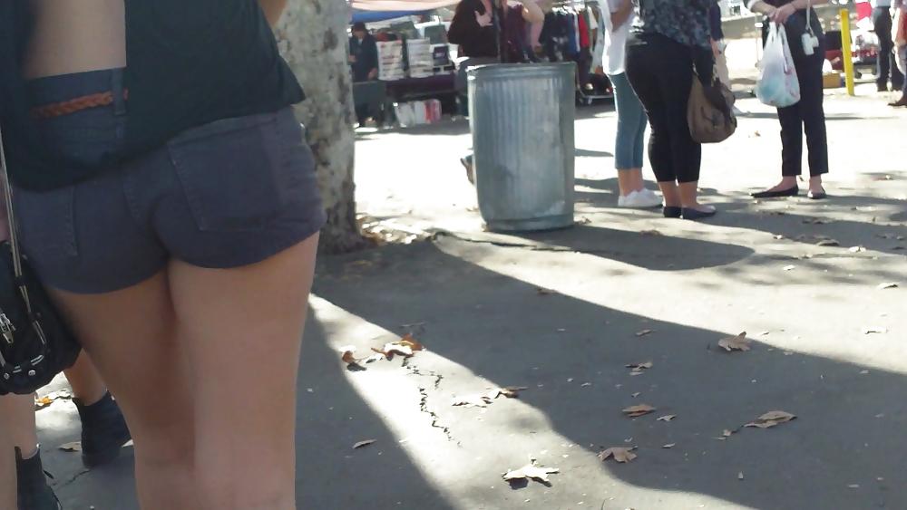 25P Sexy teen girls ass & butt in shorts 