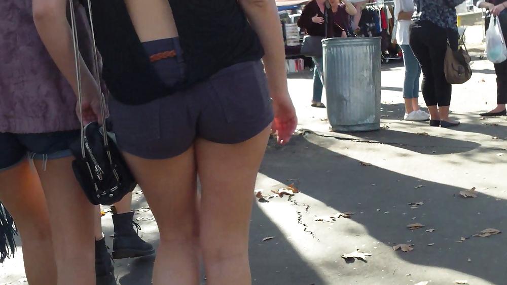 25P Sexy teen girls ass & butt in shorts 