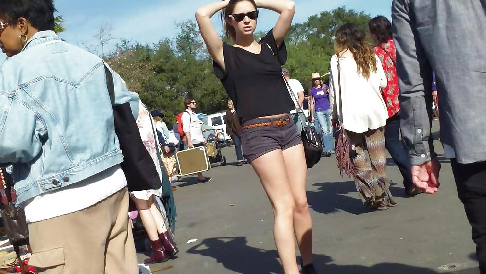 25P Sexy teen girls ass & butt in shorts 