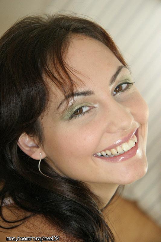 12P 12 pics and 1 movie of Jenifer from Mikes Apartment