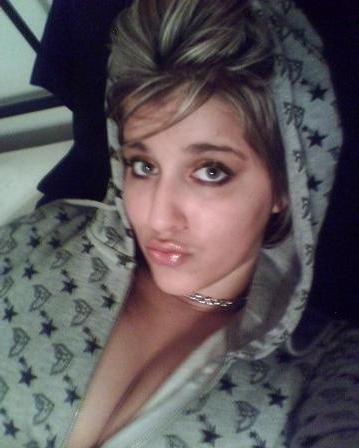 10P Lewd chick in incredible pose shot on home cam