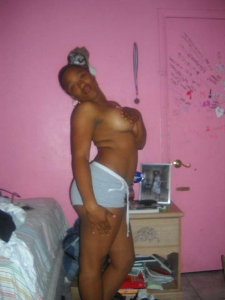 15P These black teen gfs posing and naked gallery 15