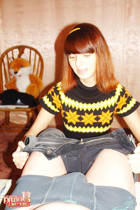 15P Sweet amateur teen deep riding on the bed