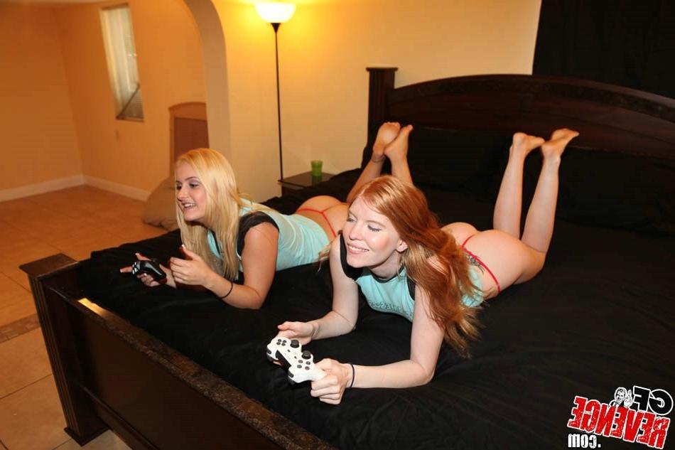 15P Two gamer girls fucking in threesome