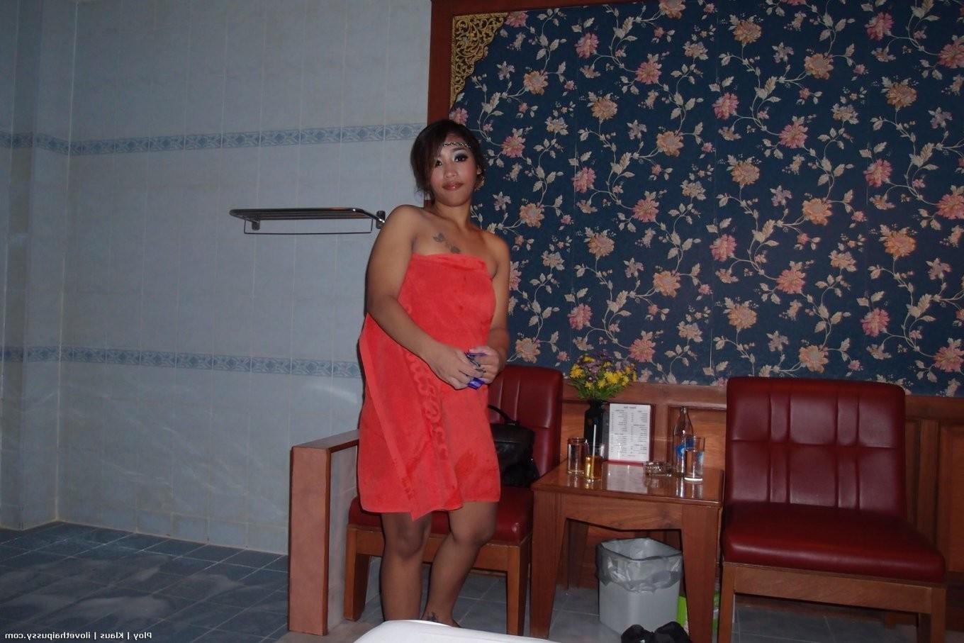 20P Horny thai whores paid to fuck and suck sex tourists cheating on wives hot asian