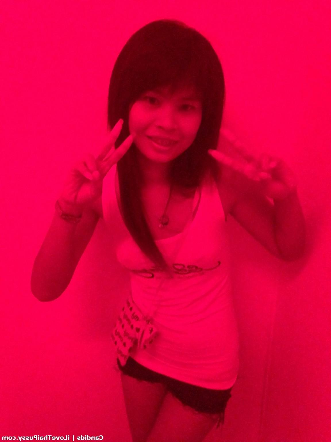25P Heiße asiatische Nutte ohne Kondom, Hintern-Sex-Tourist, verrückte asiatische Schlampe