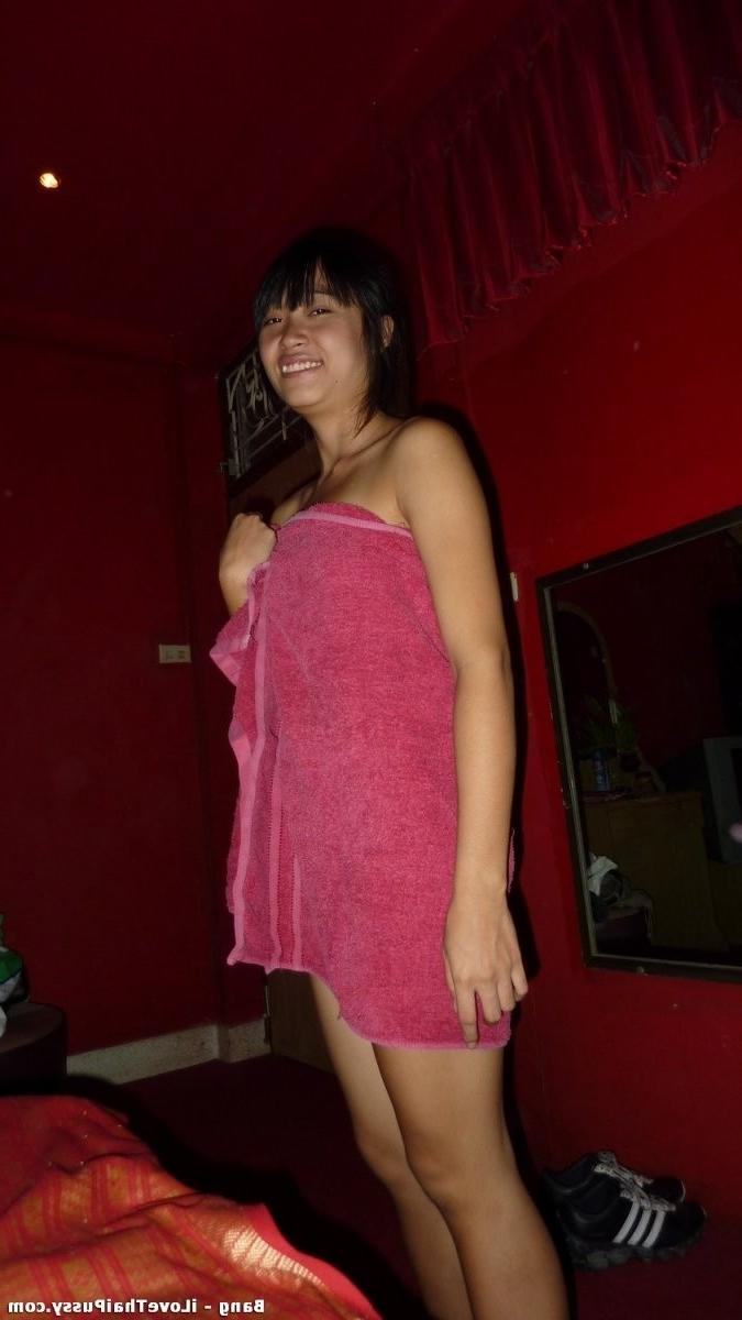 12P Horny Thai Street Hookers paid to suck and fuck a tourist on asian vacation