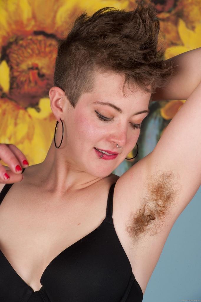 12P Hot Amateur Girl Closeups Hairy Vagina