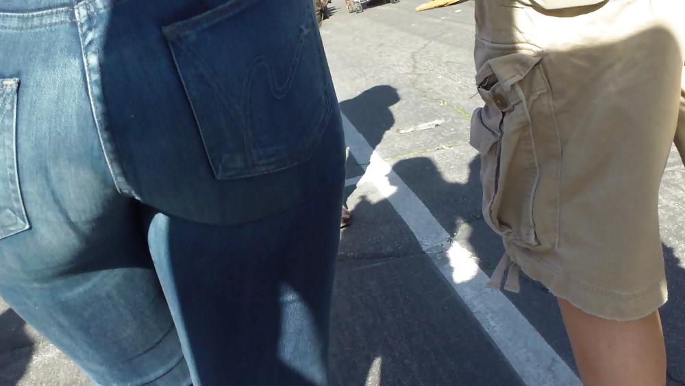 25P Nice big sexy teen bubble butt & ass in tight jeans