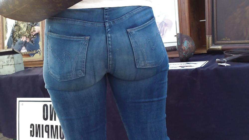 25P Nice big sexy teen bubble butt & ass in tight jeans