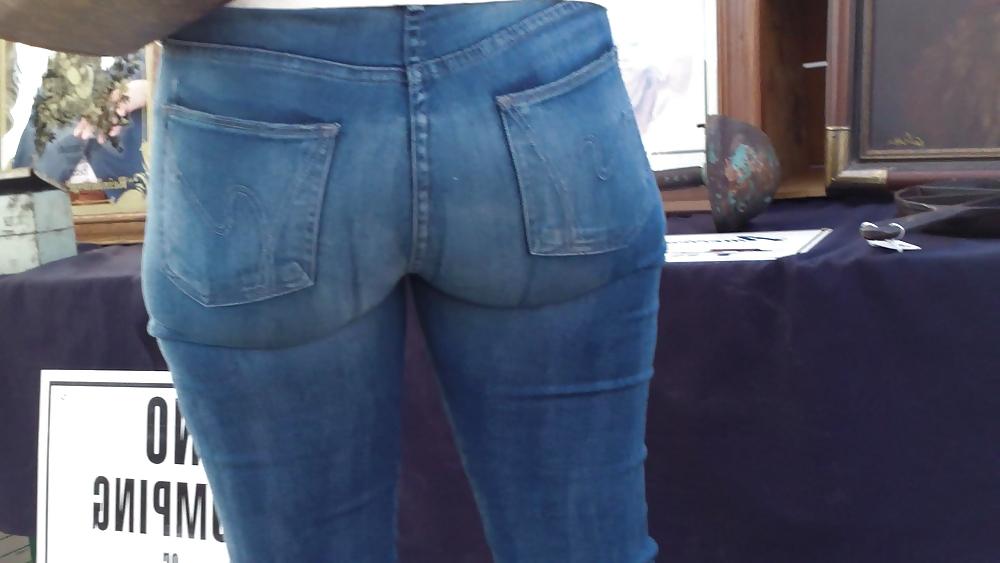 25P Nice big sexy teen bubble butt & ass in tight jeans