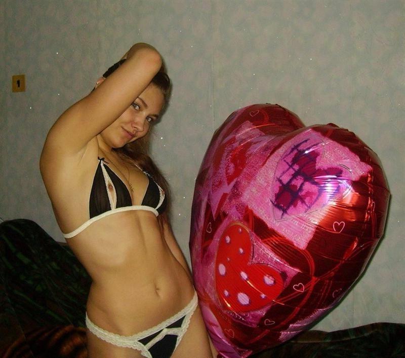 13P Ebony babes showing off their voluptuous bods