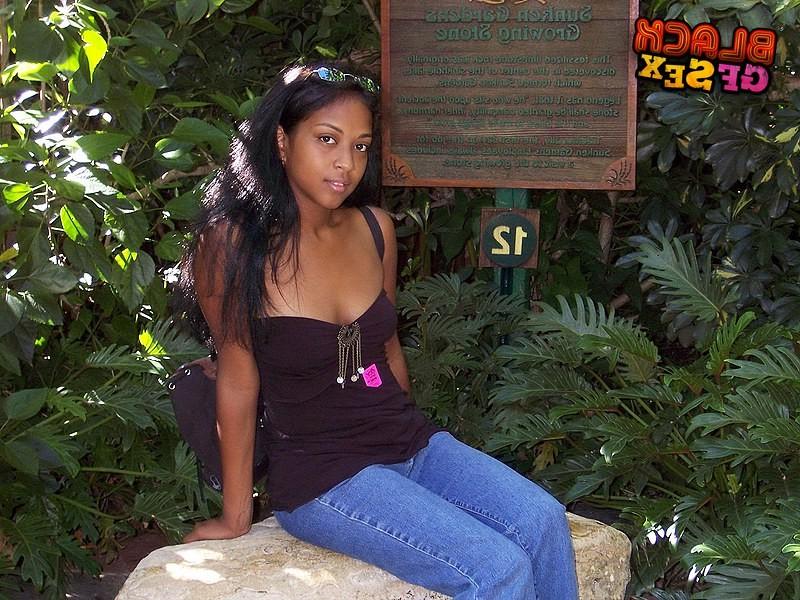 12P Deep nub pounding for black amateur girl