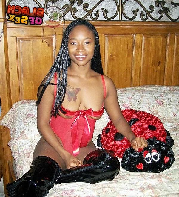 12P Black gf is gonna play nasty domina games