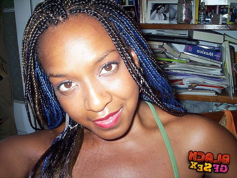 12P Black girlfriend shows erected clit closeup