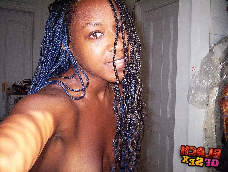 12P Black girlfriend shows erected clit closeup