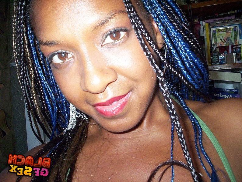 12P Black girlfriend shows erected clit closeup