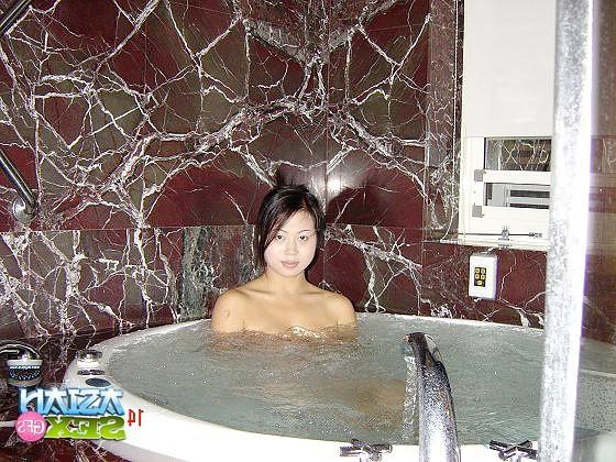12P Cute asian Gfs riding big cock