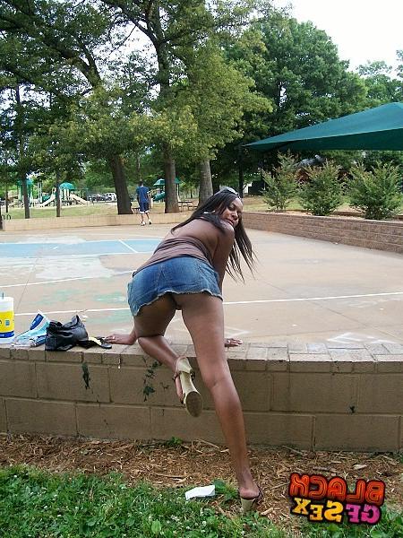 12P Amateur black chicks at the hot nude party