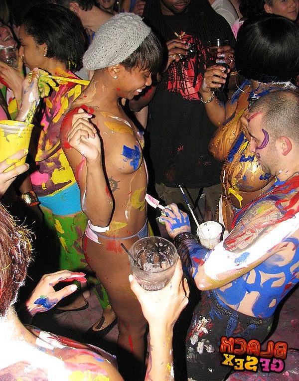 12P Amateur black chicks at the hot nude party