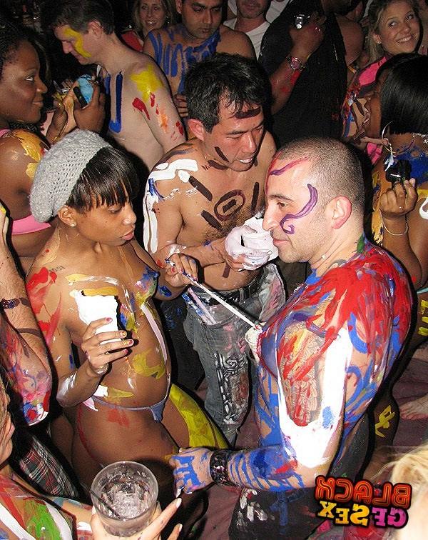 12P Amateur black chicks at the hot nude party
