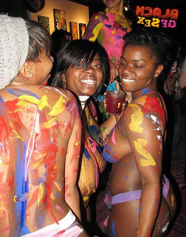 12P Amateur black chicks at the hot nude party