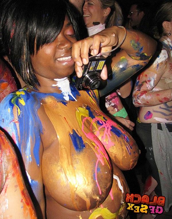 12P Amateur black chicks at the hot nude party