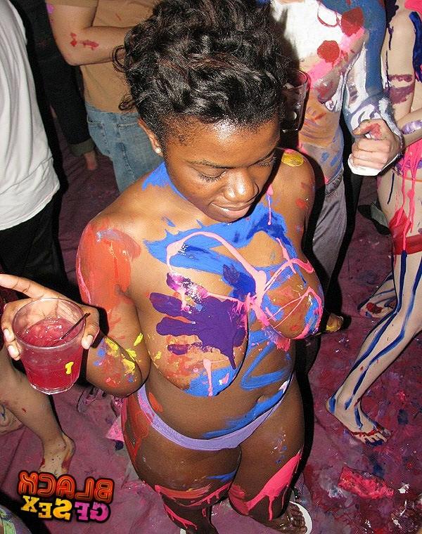12P Amateur black chicks at the hot nude party