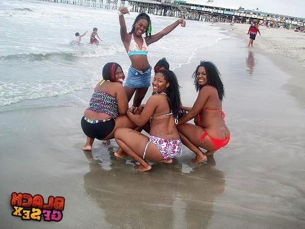 12P Nude outdoor scenes from a black girlfriend