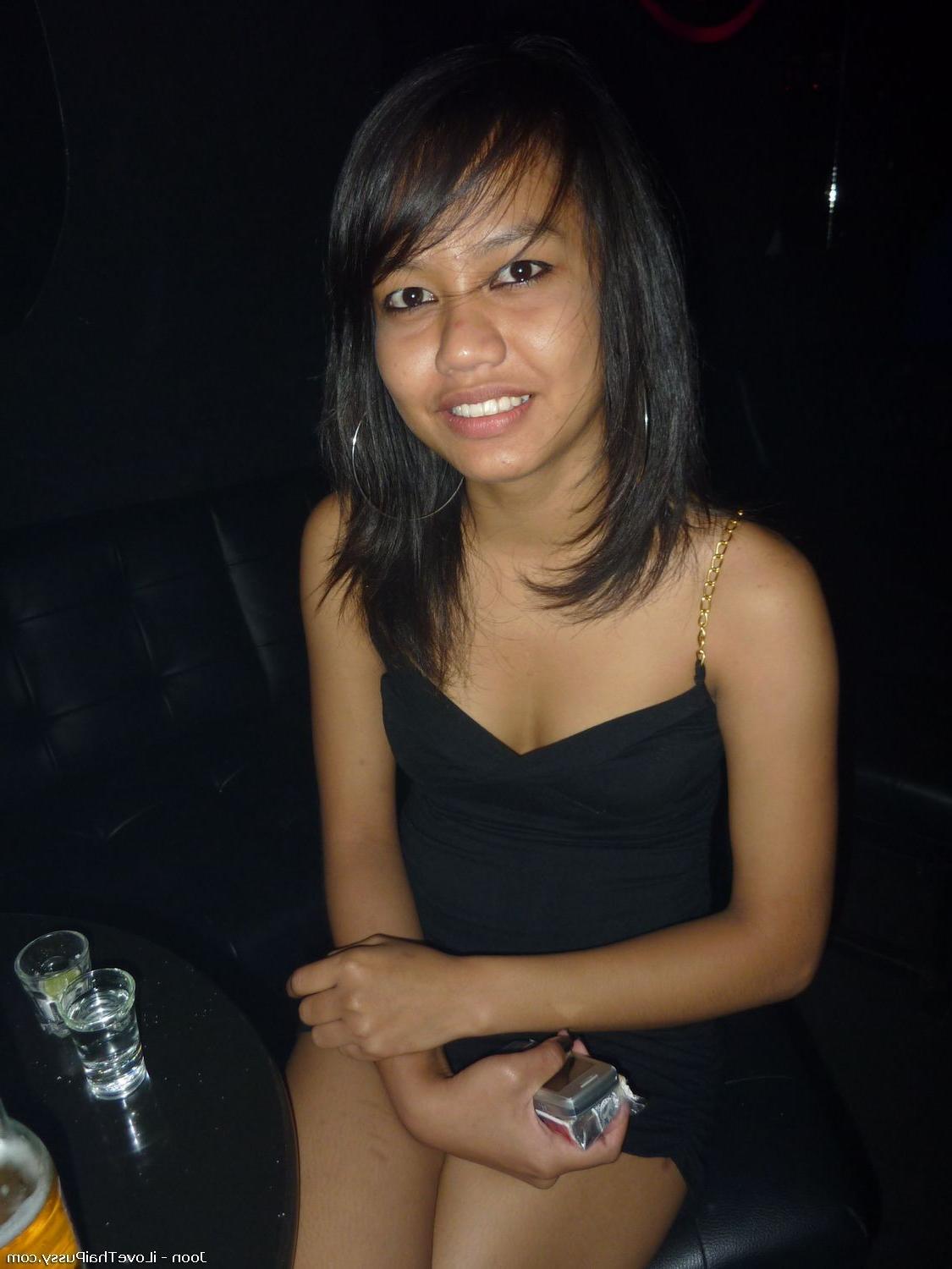 15P Thai Amateur sex workers fucked by a swedish sex tourist bareback crazy asian gi