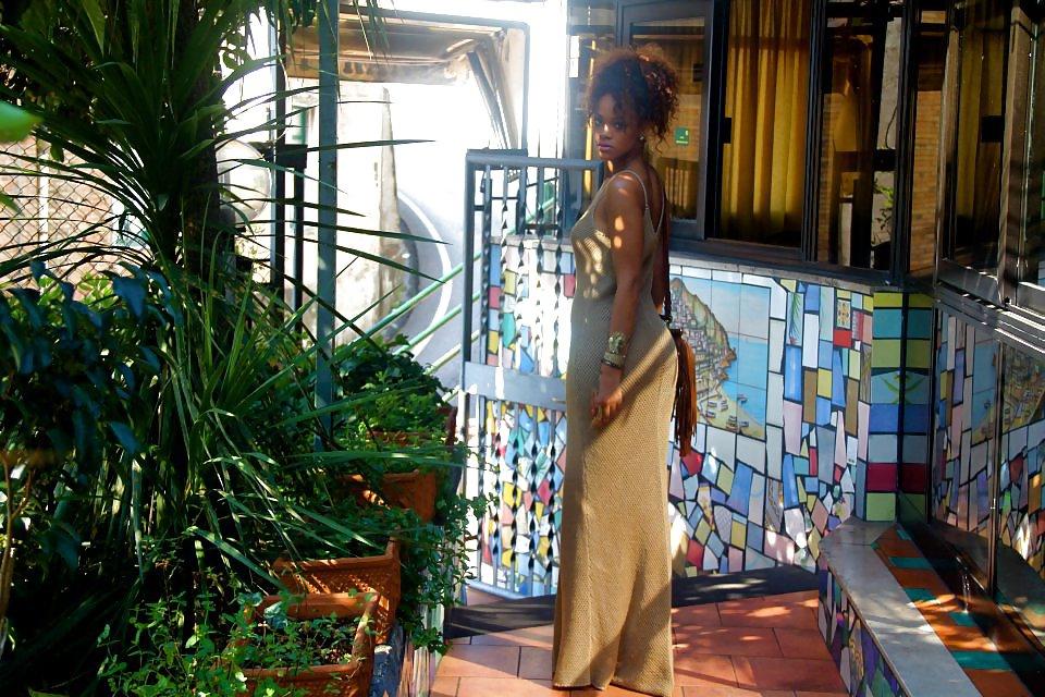 25P Rihanna, vacation Nov 2011, BIKINI, ASS shots