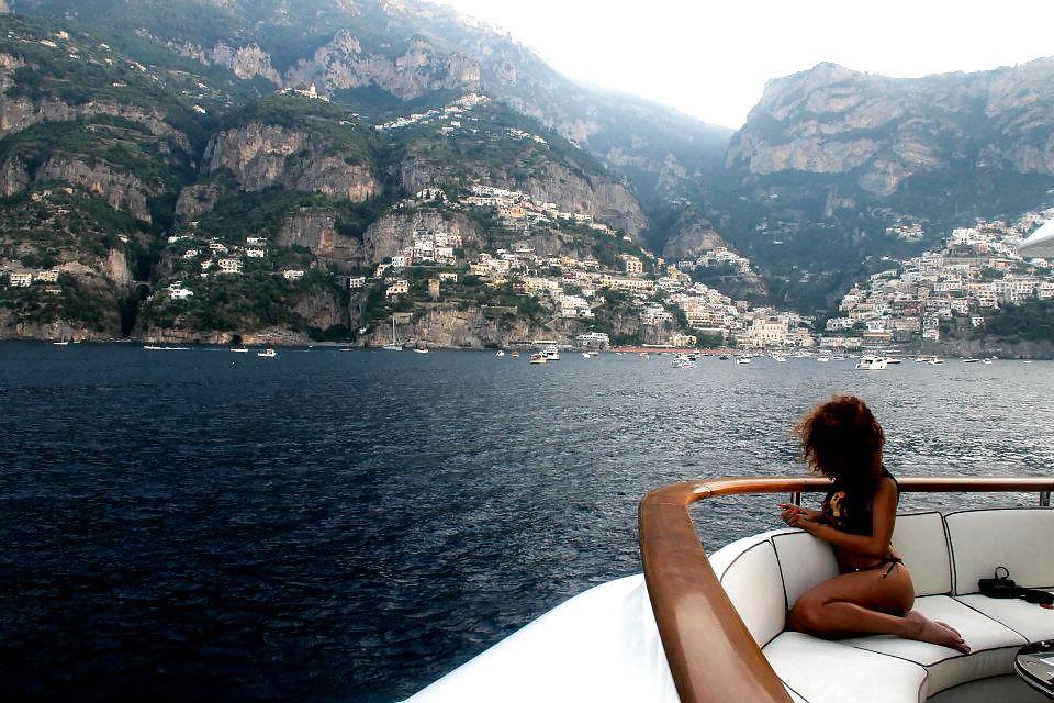 25P Rihanna, vacation Nov 2011, BIKINI, ASS shots