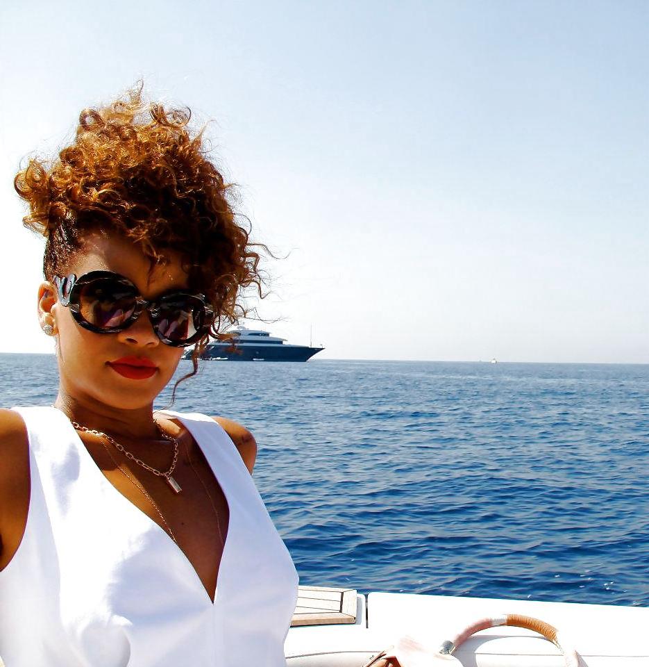 25P Rihanna, vacation Nov 2011, BIKINI, ASS shots