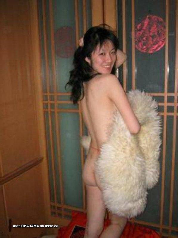 12P Horny Asian GF fucked in the ass on their vacation